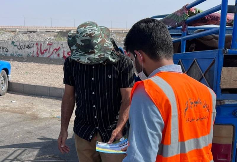 توزیع بروشور در خصوص اقدامات و توصیه های بهداشتی دامپزشکی